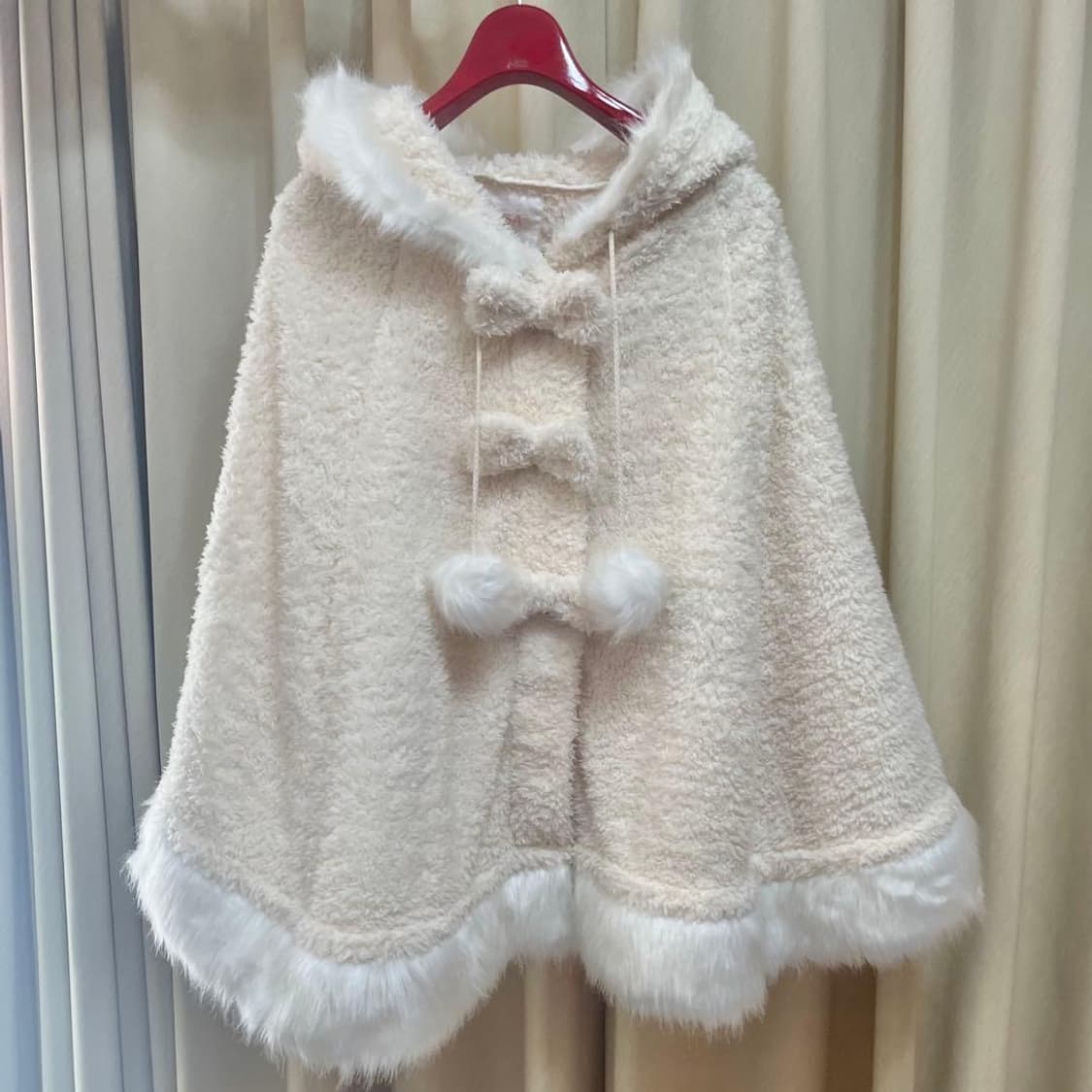 리즈리사 폼폼이 리본 케이프 상품이미지1