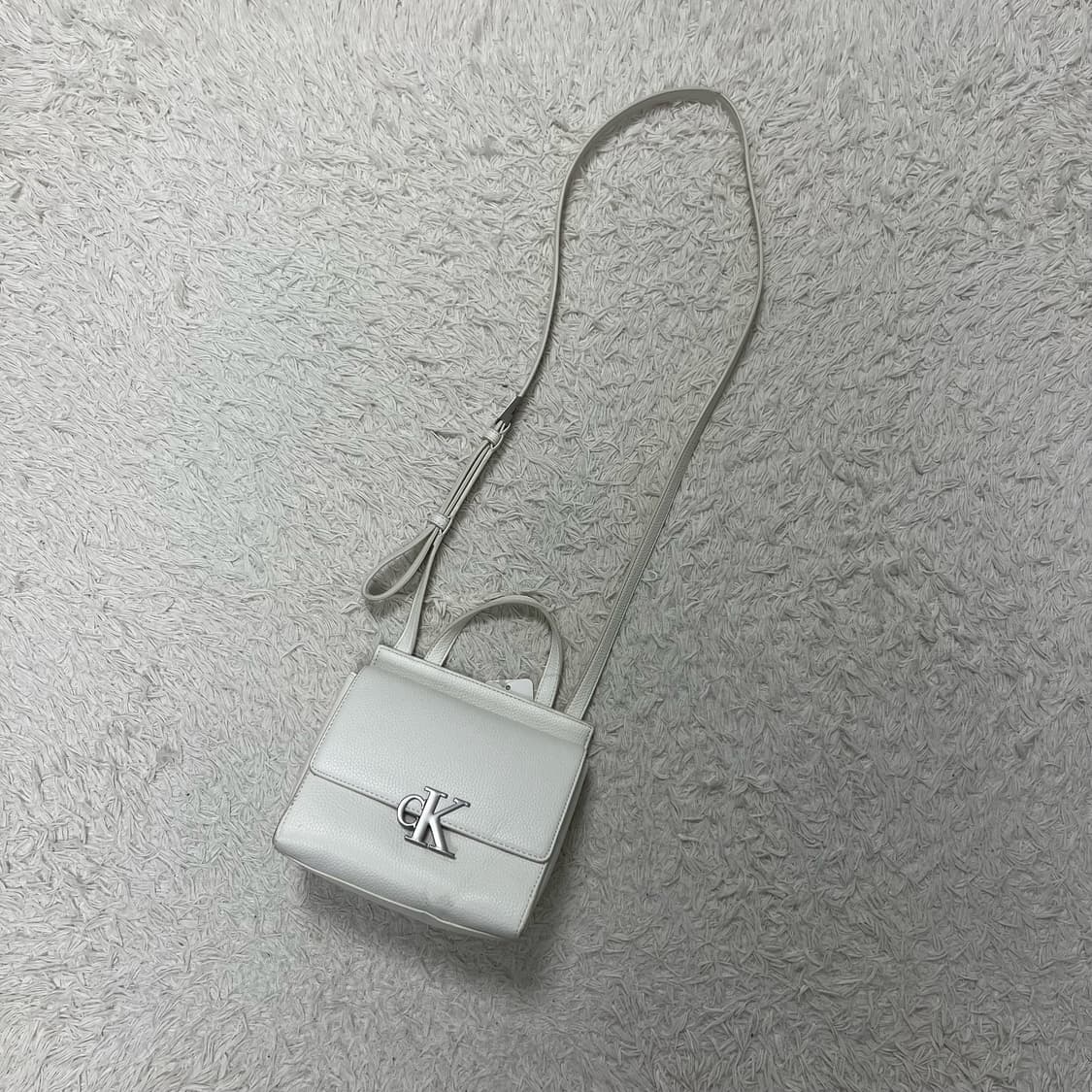 Calvin Klein crossbody bag 상품이미지4