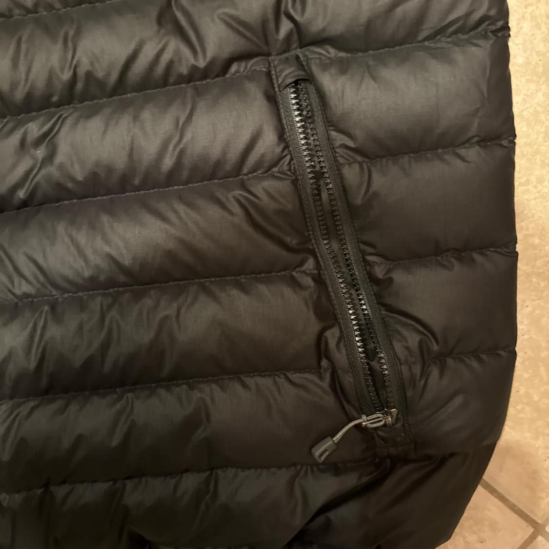 파타고니아 다운 스웨터 베스트 블랙 상품이미지3