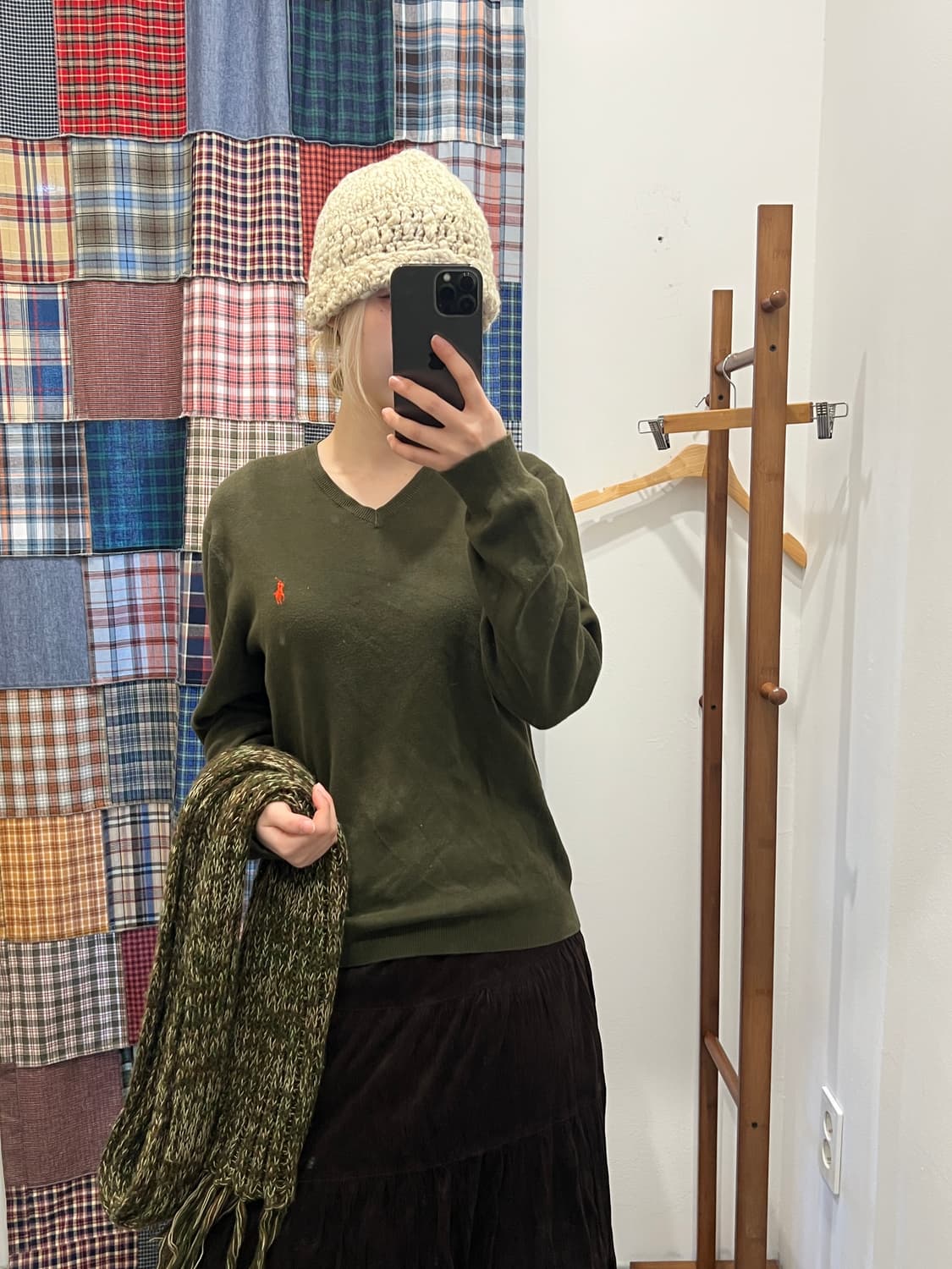 폴로 카키 브이넥 니트 상품이미지2
