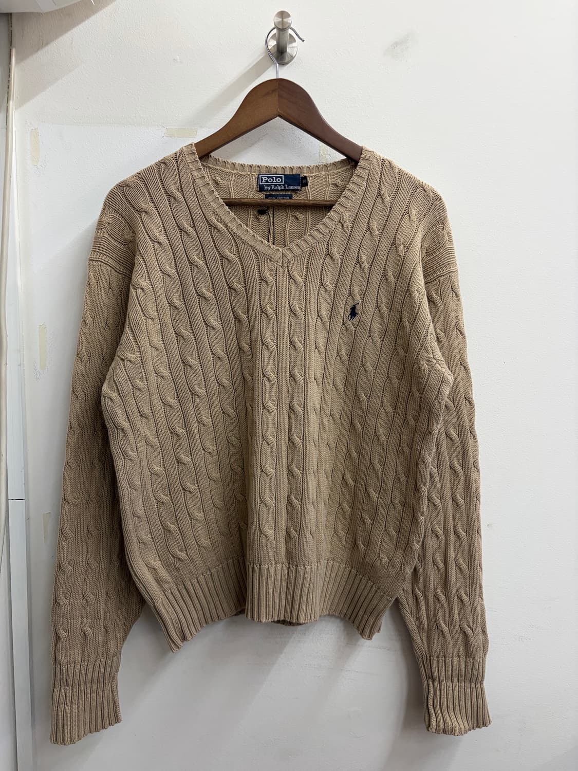 N101. 폴로 꽈배기 브이넥 니트 상품이미지1