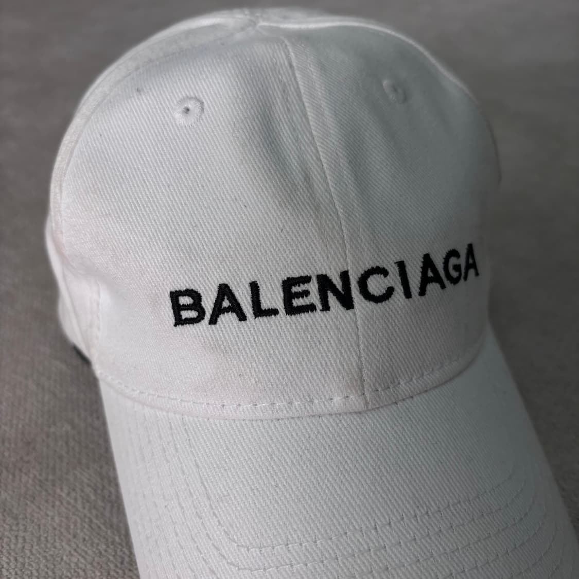 발렌시아가 화이트 자수 볼캡   상품이미지2