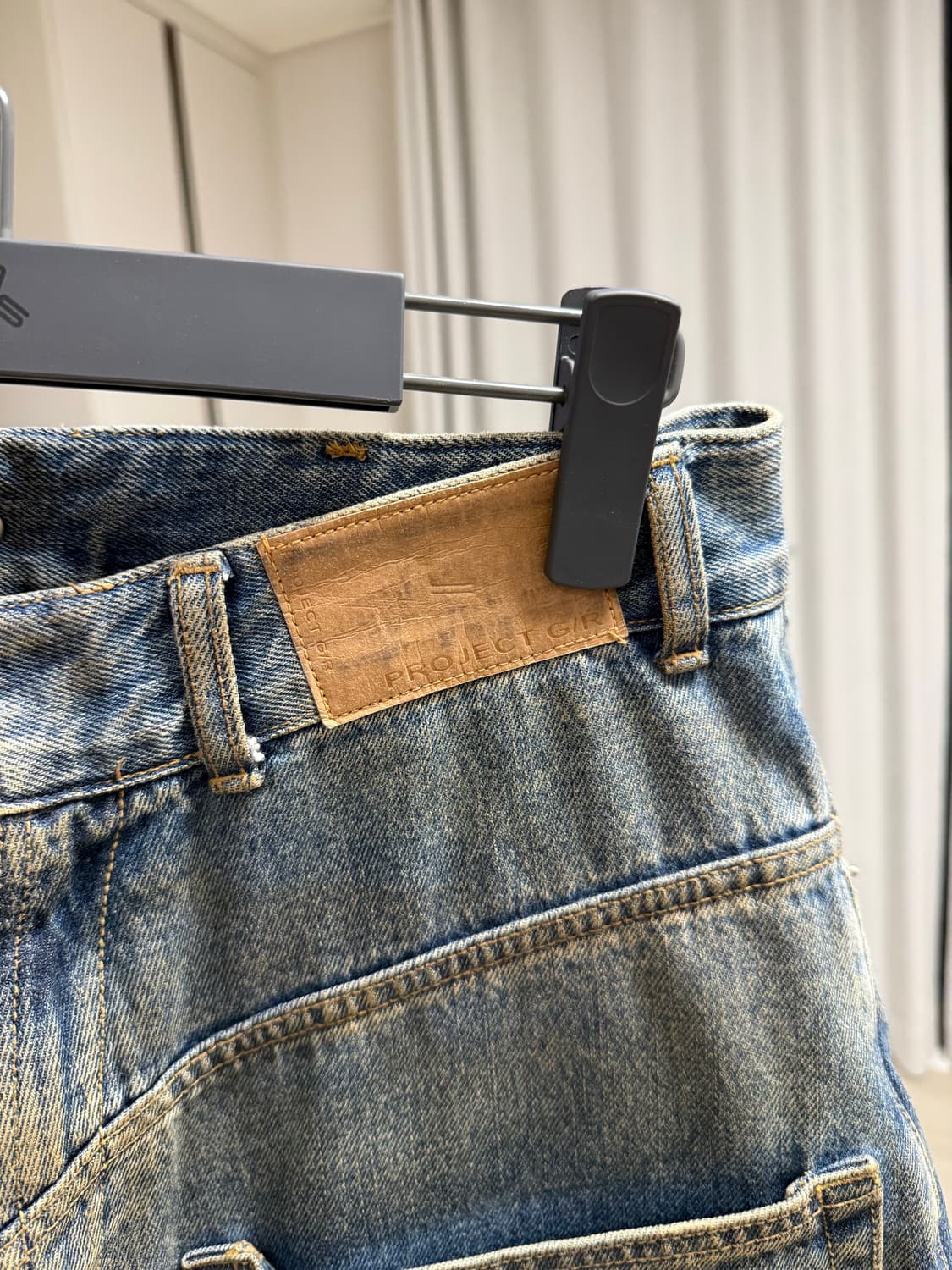 [2] 프로젝트gr 코티드 백워드 초판 데님 청바지 상품이미지4