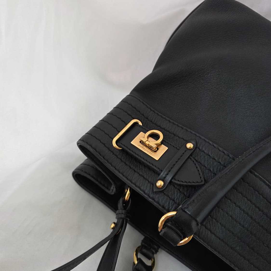 [정품] 페레가모 간치니 락버클 여성 숄더백 토트백 크로스백 상품이미지3