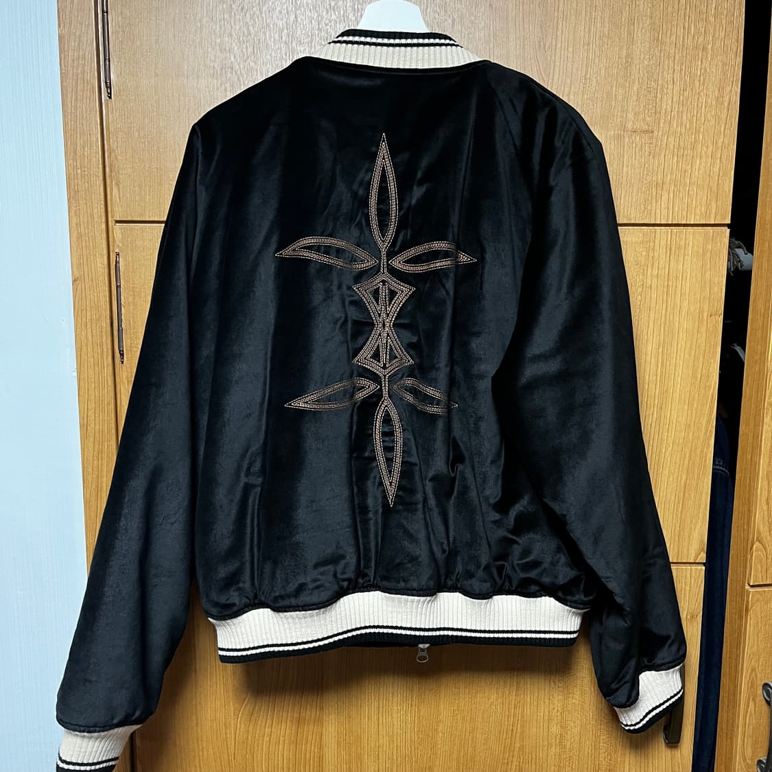 서피스 에디션 VELVET SOUVENIR JACKET 3.0 m 상품이미지4