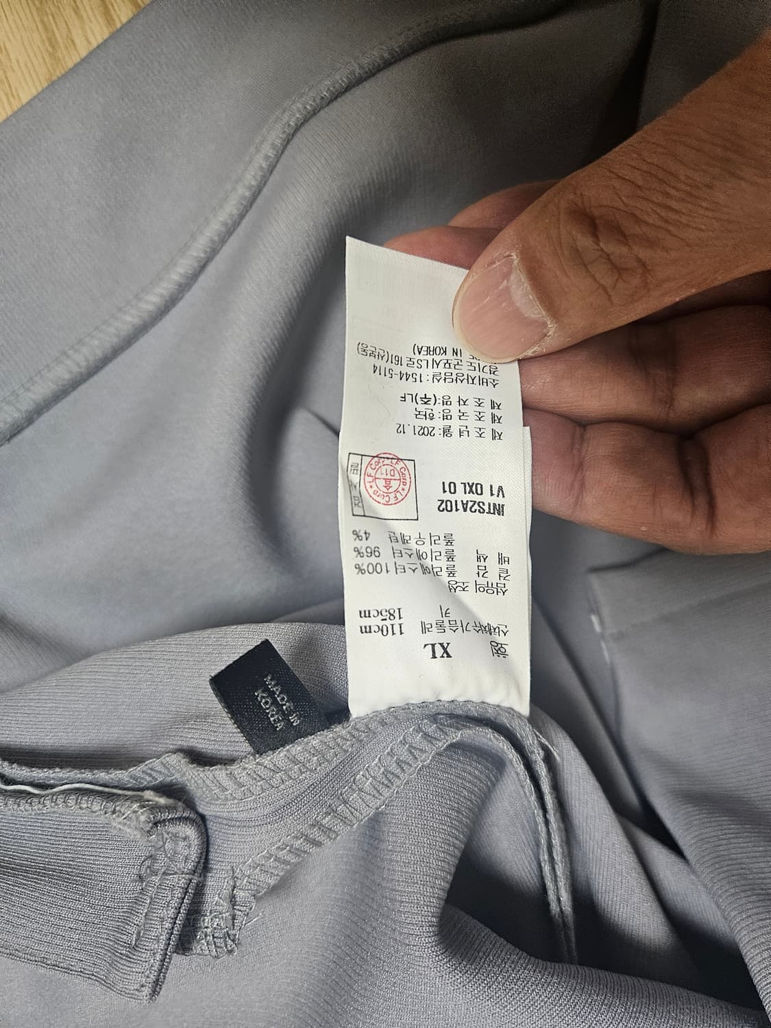 질스튜어트 뉴욕 세미오버핏 지퍼 디테일 맨투맨 상품이미지4