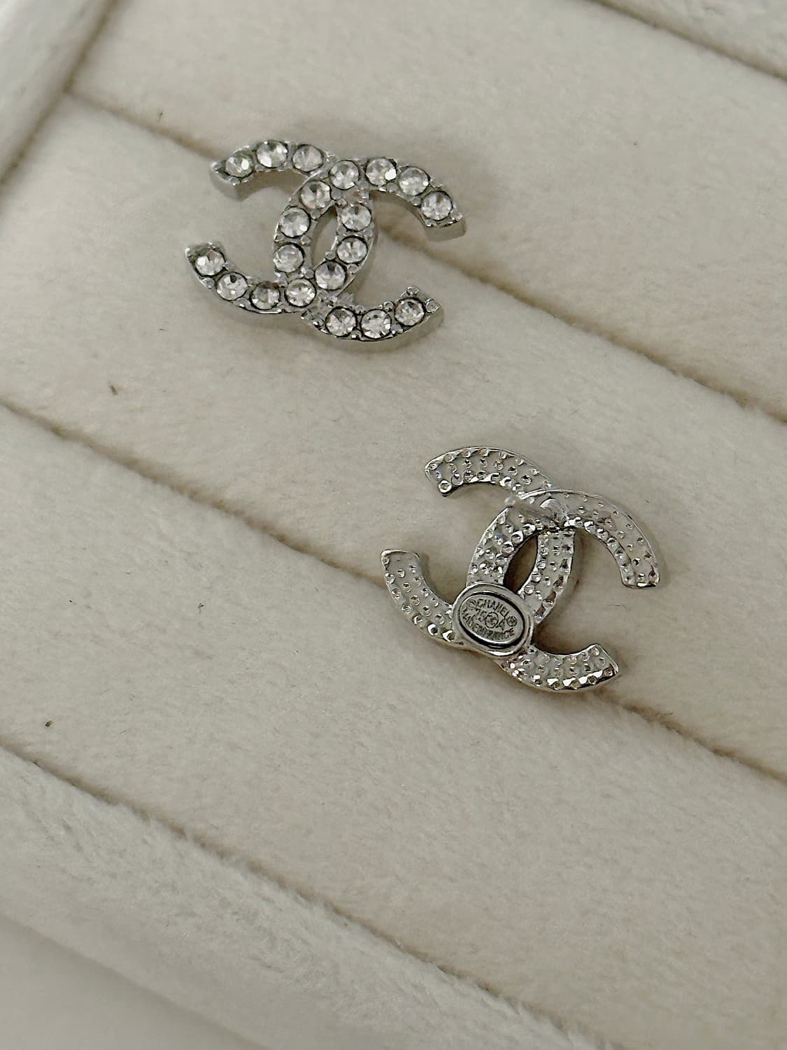 샤넬 크리스탈 업사이클링 귀걸이 실버 상품이미지5