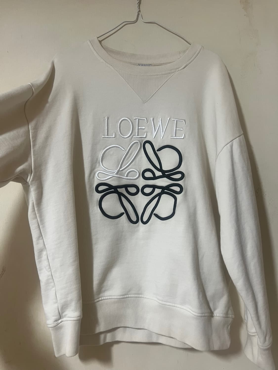 로에베 로고 아나그램 아이보리 맨투맨 팝니다. 상품이미지3