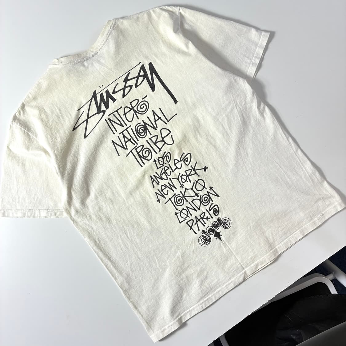 Stussy  스투시 트라이브 스택 화이트 반팔 티셔츠  상품이미지2