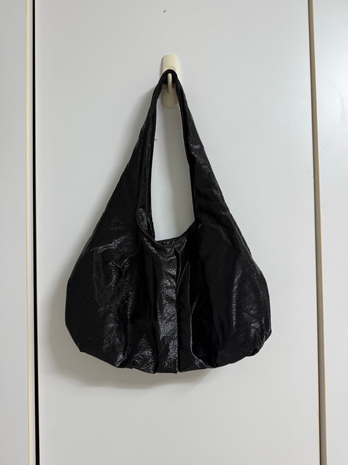 오타이 Rustling Glossy bag 블랙 상품이미지2