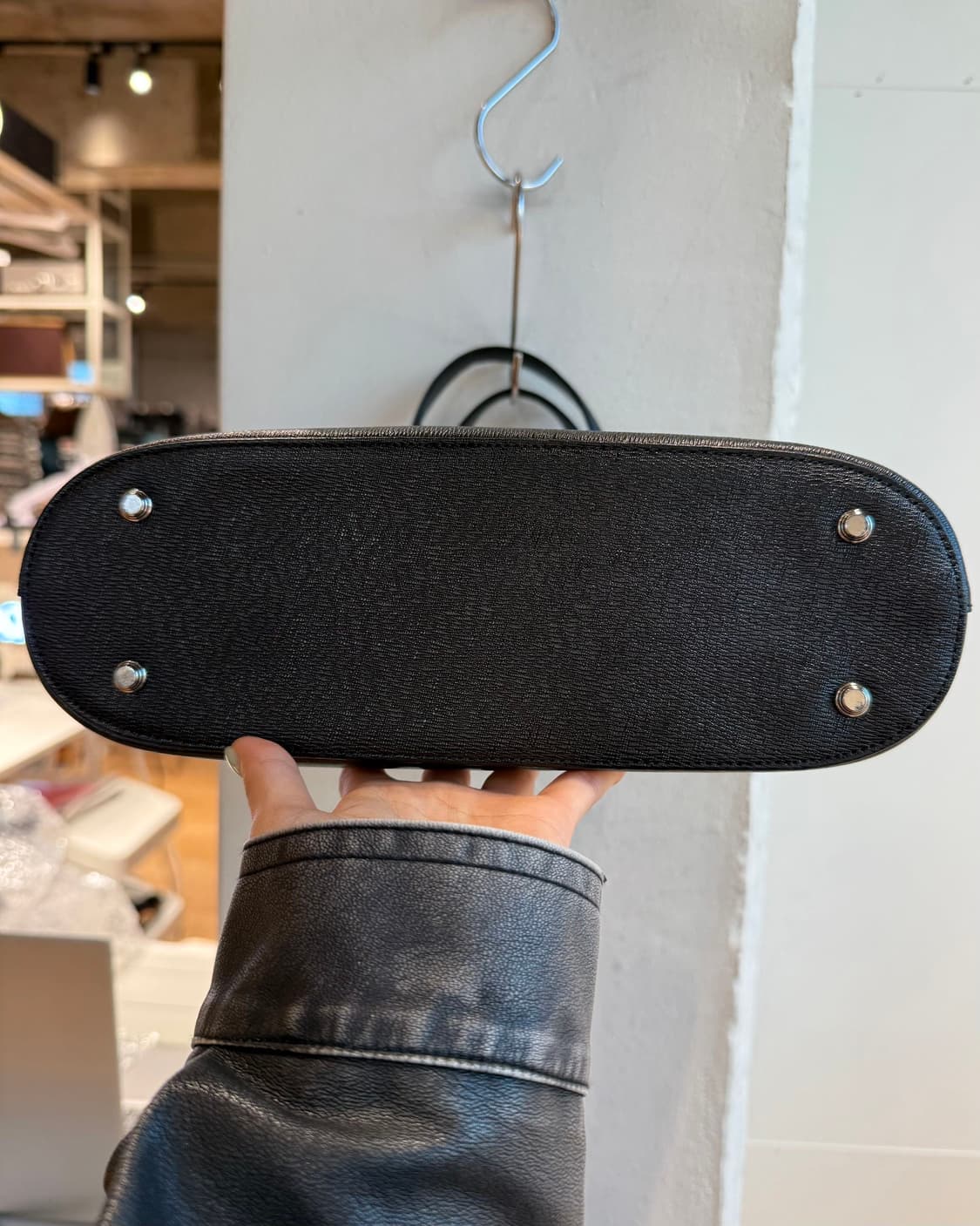 발렌시아가 블랙 BB 로고 레더 토트백 상품이미지7