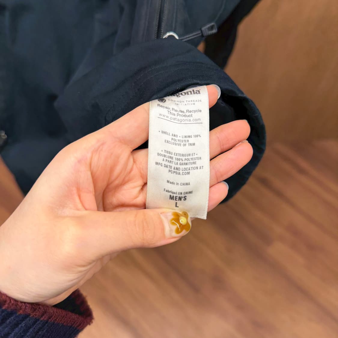 파타고니아 후드 아웃도어 자켓 로고 패치 지퍼 포켓 절개 디테일 블랙 상품이미지7