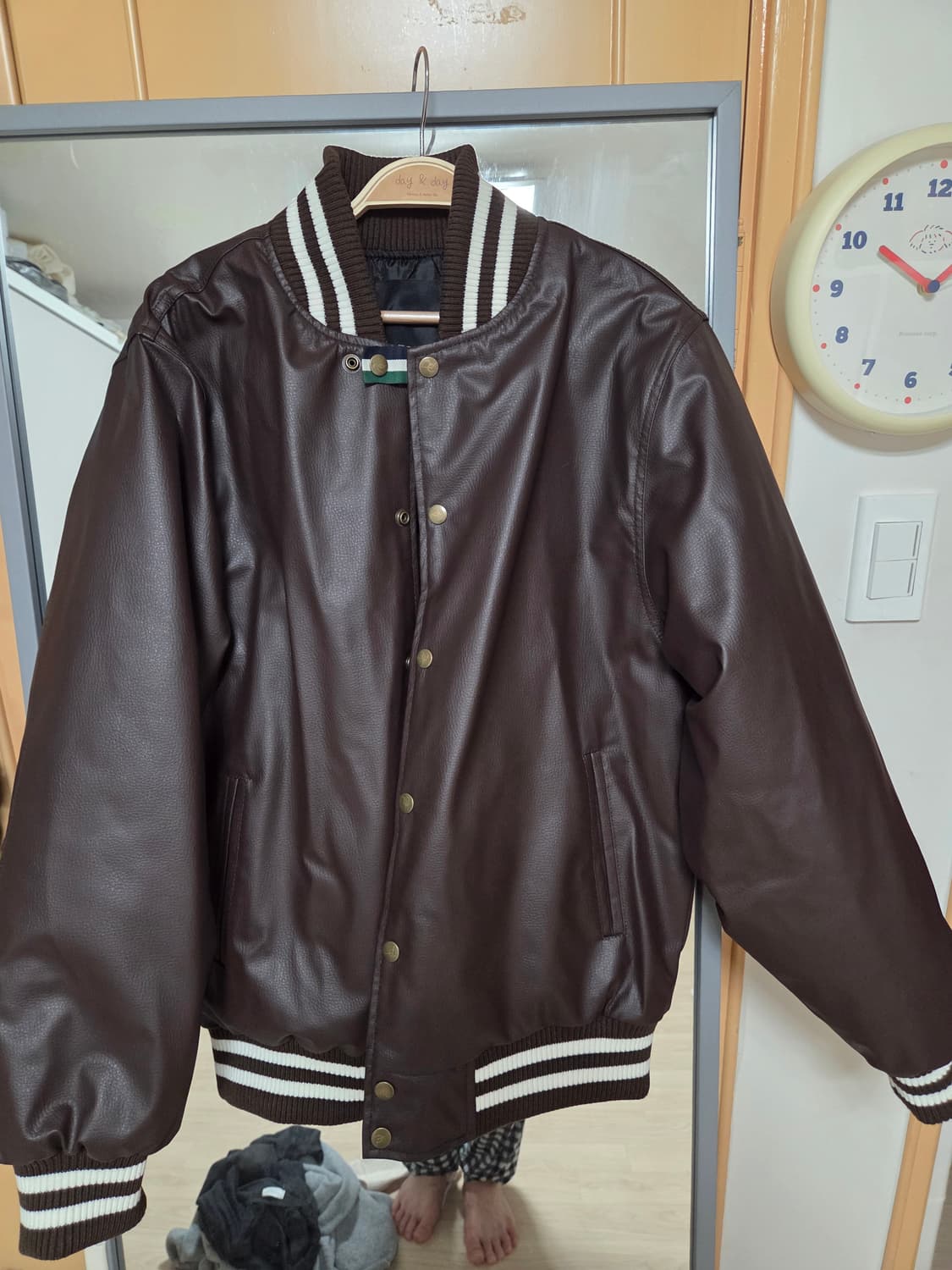 페프스튜디오 레더 바시티 자켓 상품이미지1