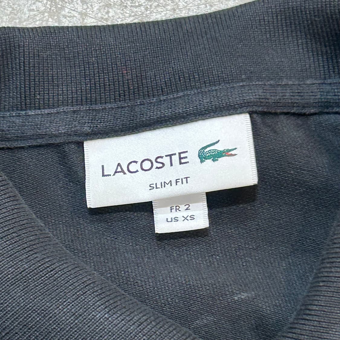 2(XS) 라코스테 슬림 핏 블랙 카라 반팔티 상품이미지4