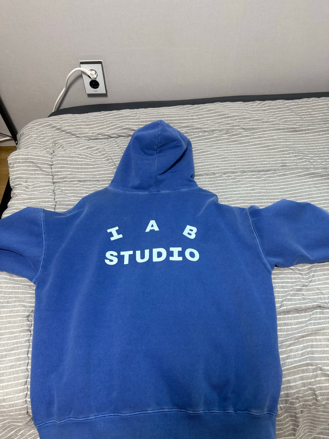 iab studio  후드티 팝니다  상품이미지3