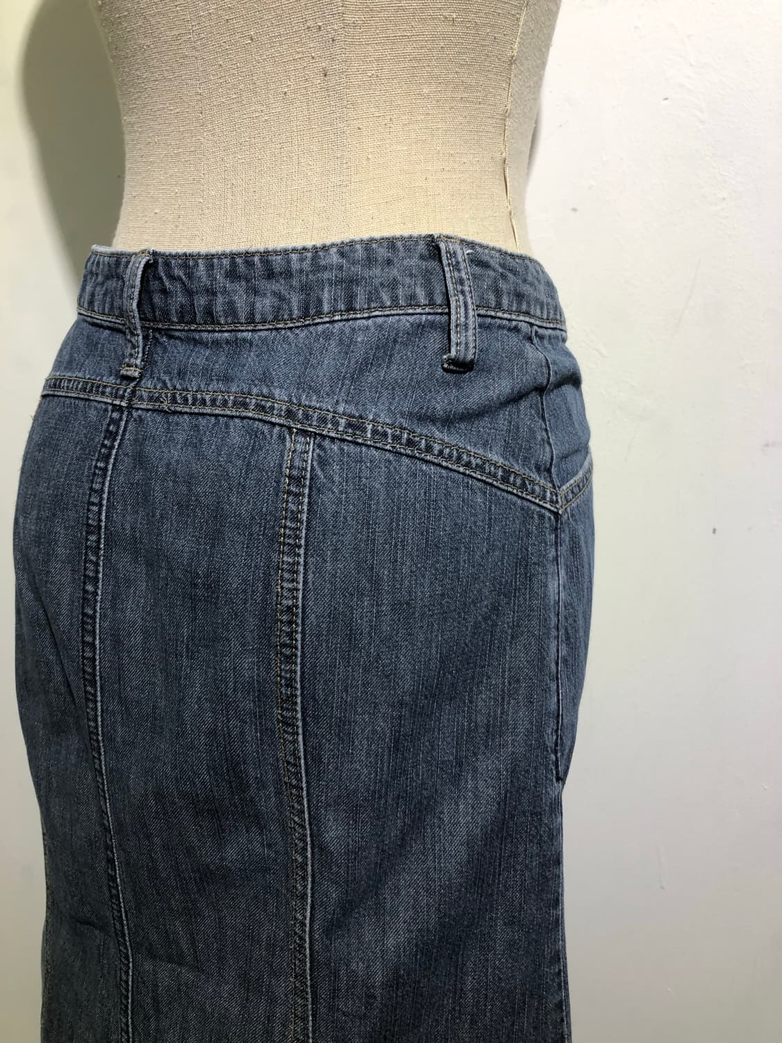 스티치포인트 데님 미디 스커트 상품이미지6