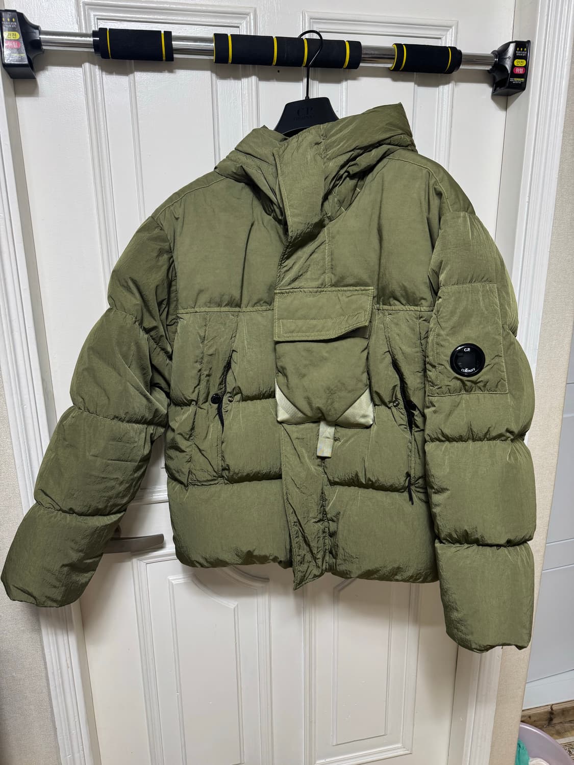 Cp컴퍼니 패딩 라지 사이즈 올리브컬러 팝니다 상품이미지1