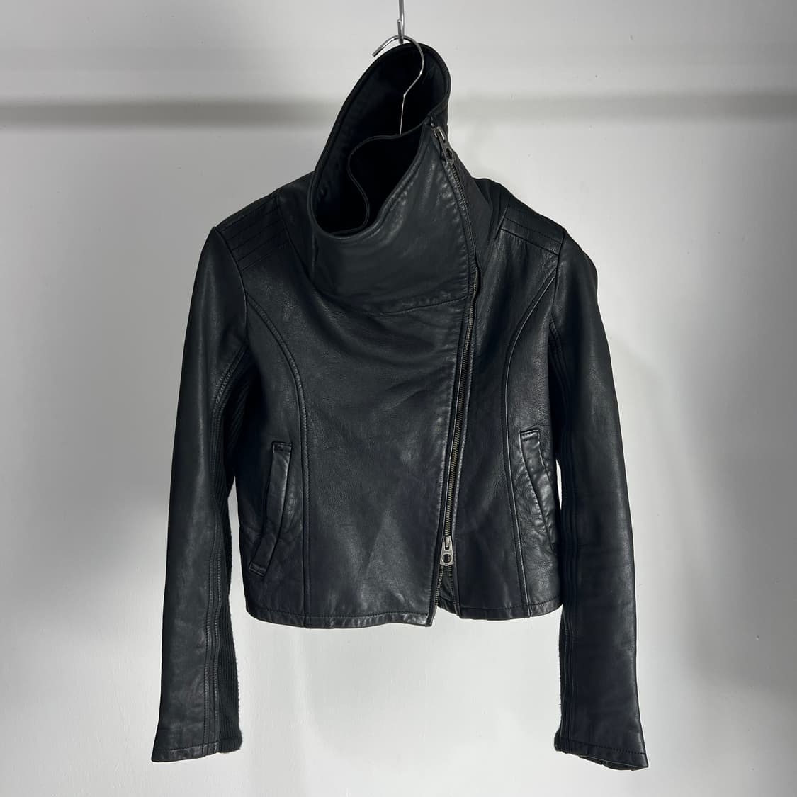 스파이럴걸 하이넥 고트 레더 자켓 상품이미지8