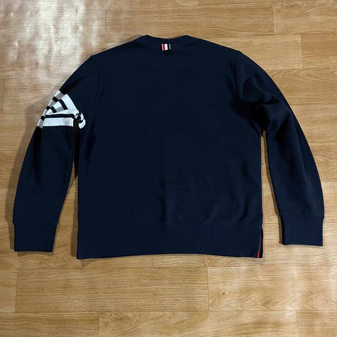 [103] 톰브라운 26ss 사선바 맨투맨 상품이미지8