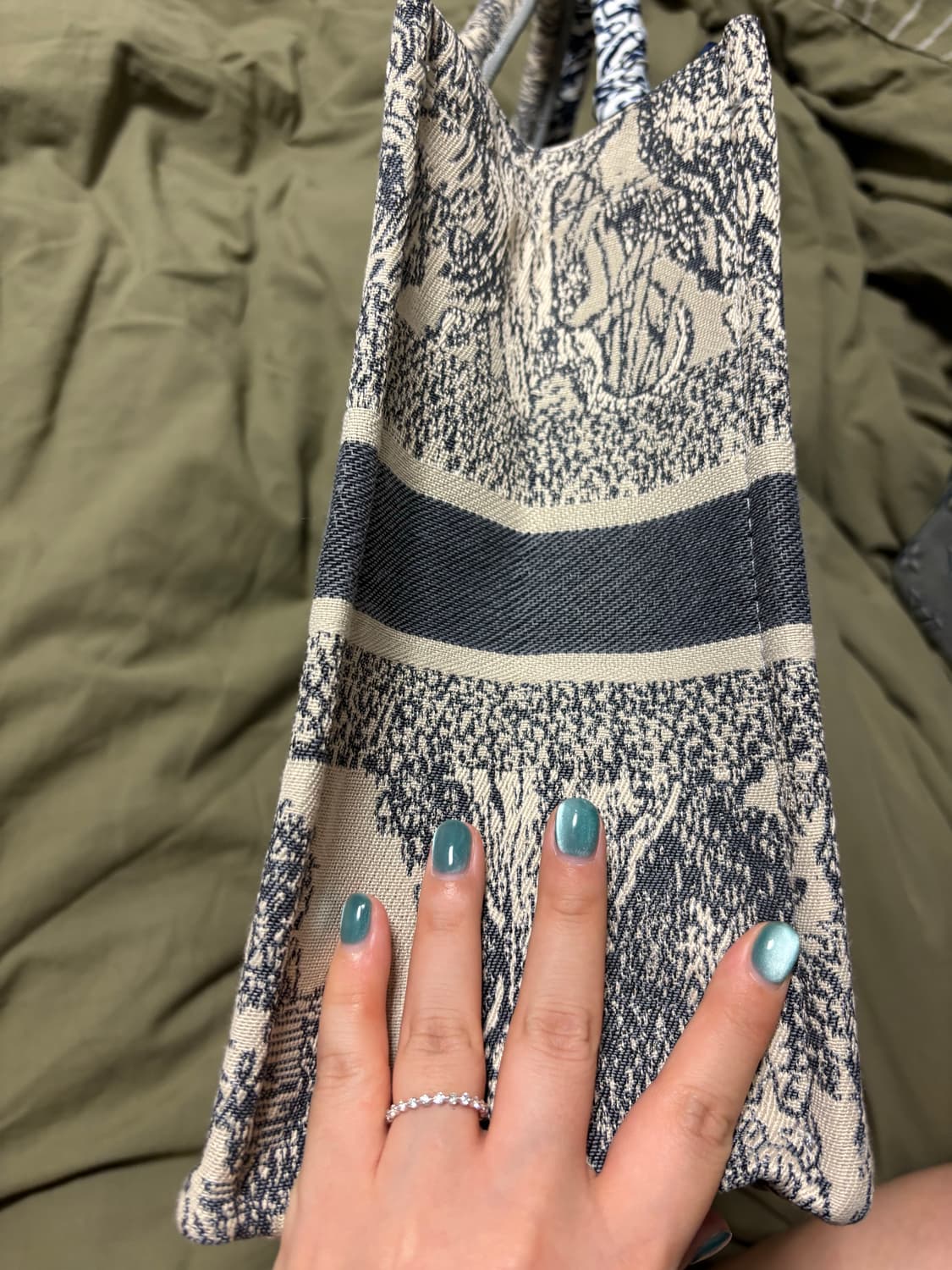 [새제품] 디올 북토트 북도트 그레이 상품이미지3