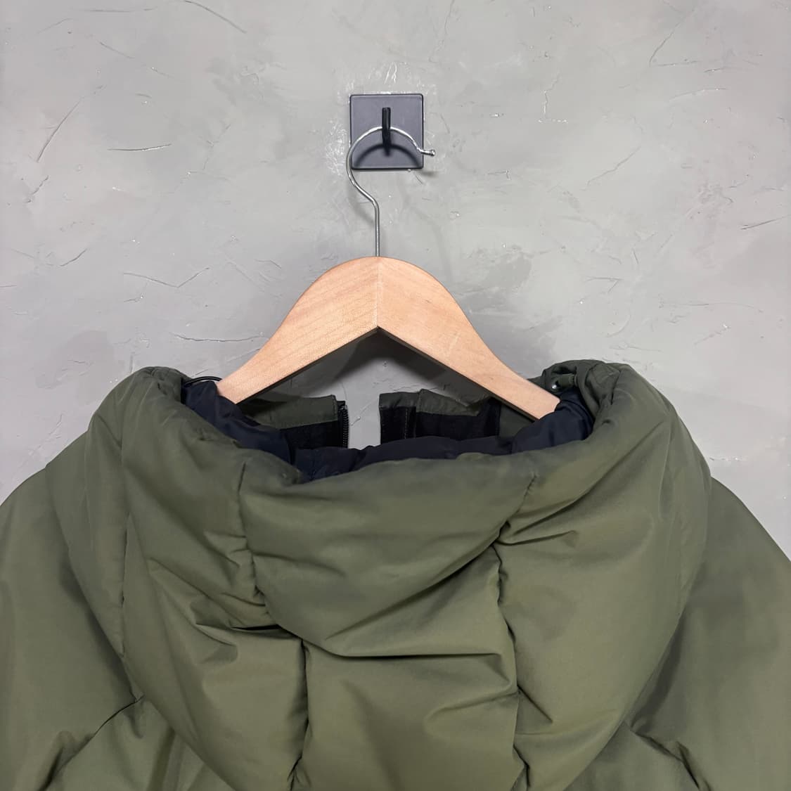 데상트 덕다운 패딩 카키 상품이미지5