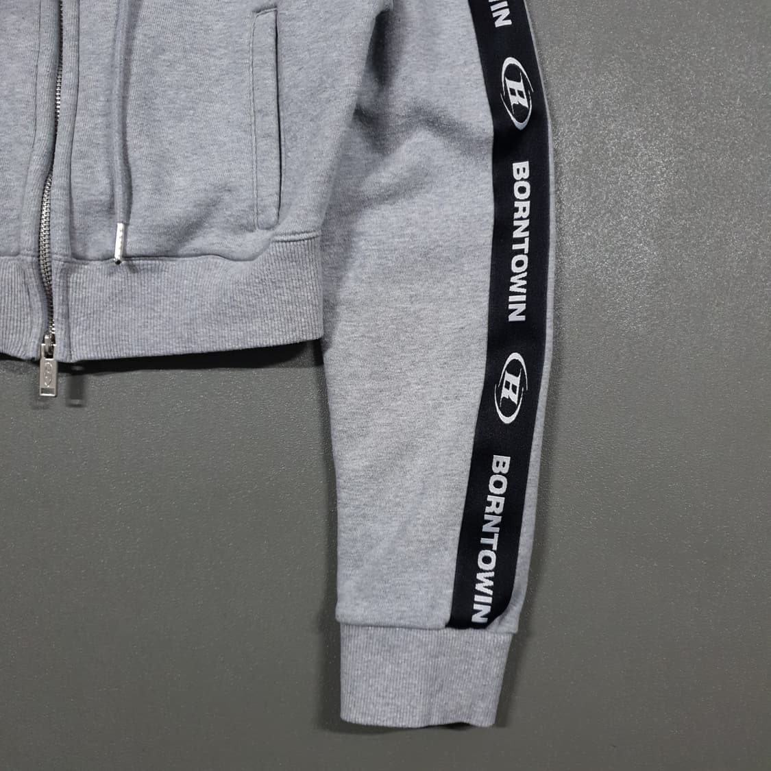 여성 55 본투윈 신형 24fw 크롬 B 블랙라인 크롭 후드집업 자켓 2 상품이미지5