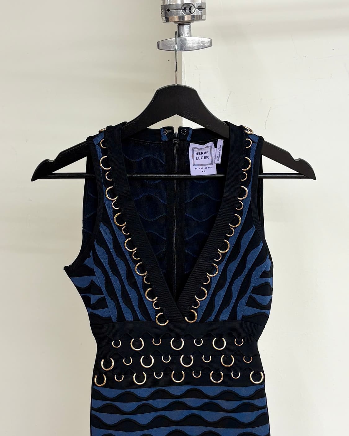 에르베 레제 블랙 블루 링 디테일 슬리브리스 드레스 상품이미지2