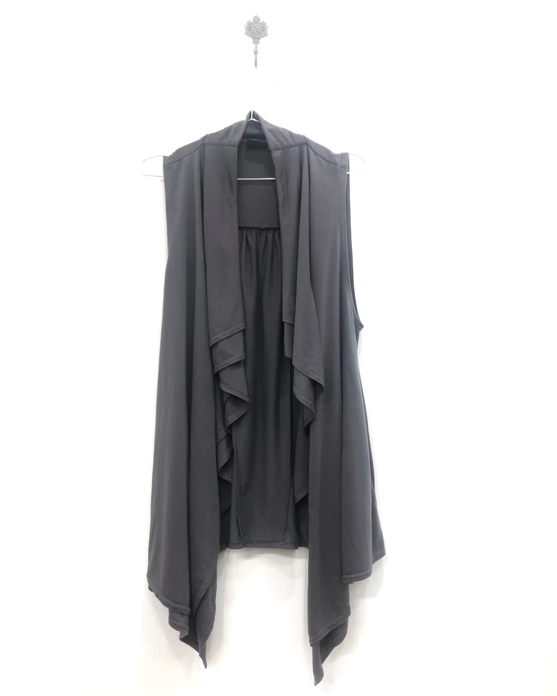 archive front drape charcoal vest 상품이미지5