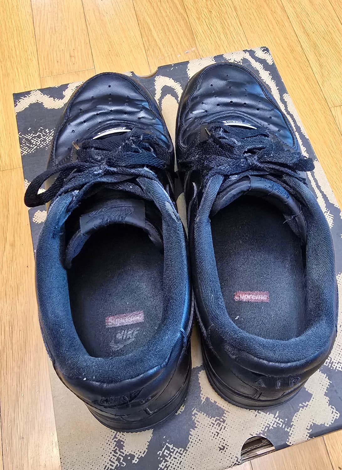 270->275교환) 나이키 에어포스 1 슈프림 블랙 270 상품이미지4