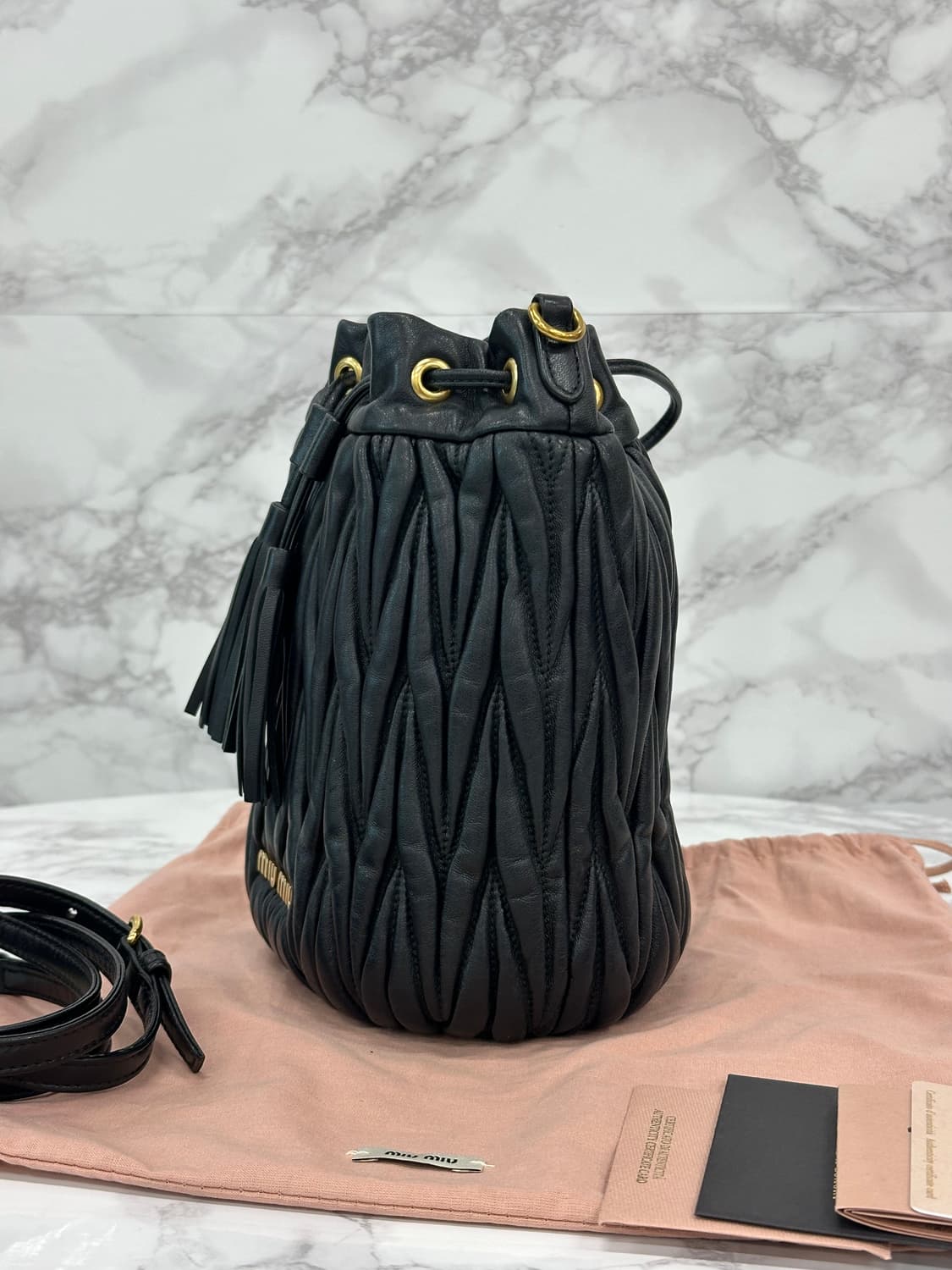 [풀구성] 미우미우 마틀라세 버킷백 블랙 상품이미지3
