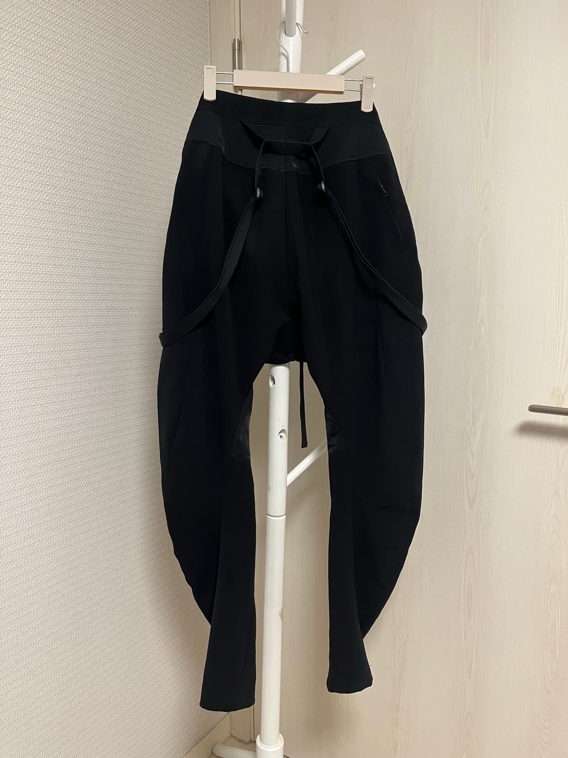 율리우스 _Curved Suspender Pants 상품이미지2