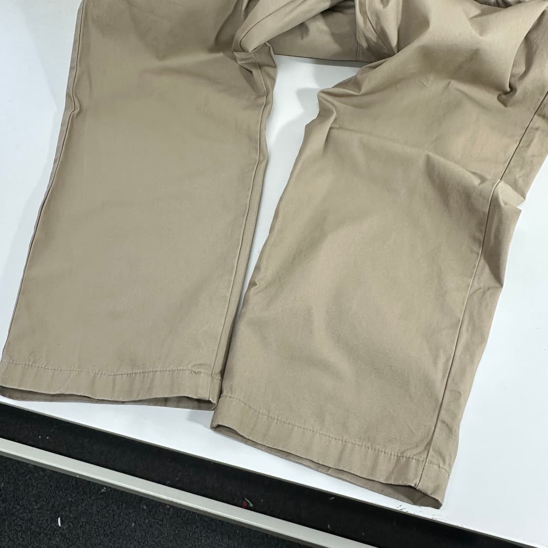 32 L 무신사스탠다드 베이지 테이퍼드핏 투턱 코튼팬츠 상품이미지3