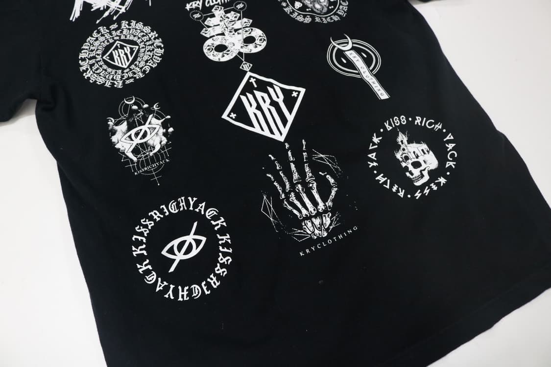케이알와이 고딕 그래픽 멀티 로고 블랙 반팔티셔츠 상품이미지6