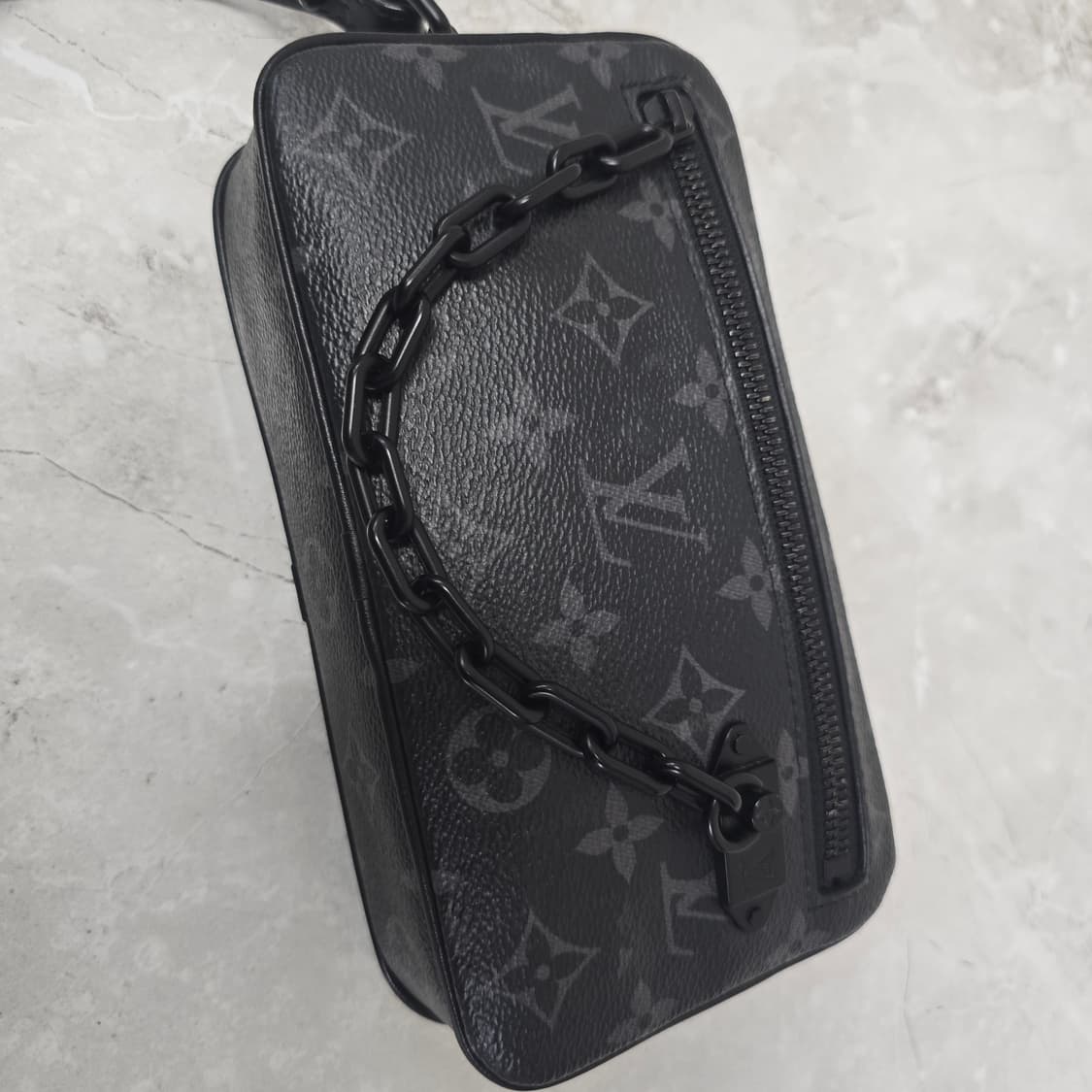 루이비통 포쉐트 볼가 모노그램 이클립스 클러치백 판매 상품이미지6