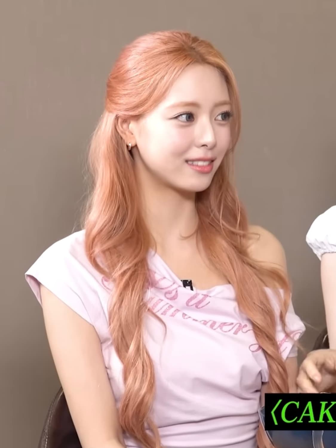 러브이즈트루 글리터 오프숄더 티 핑크 상품이미지2