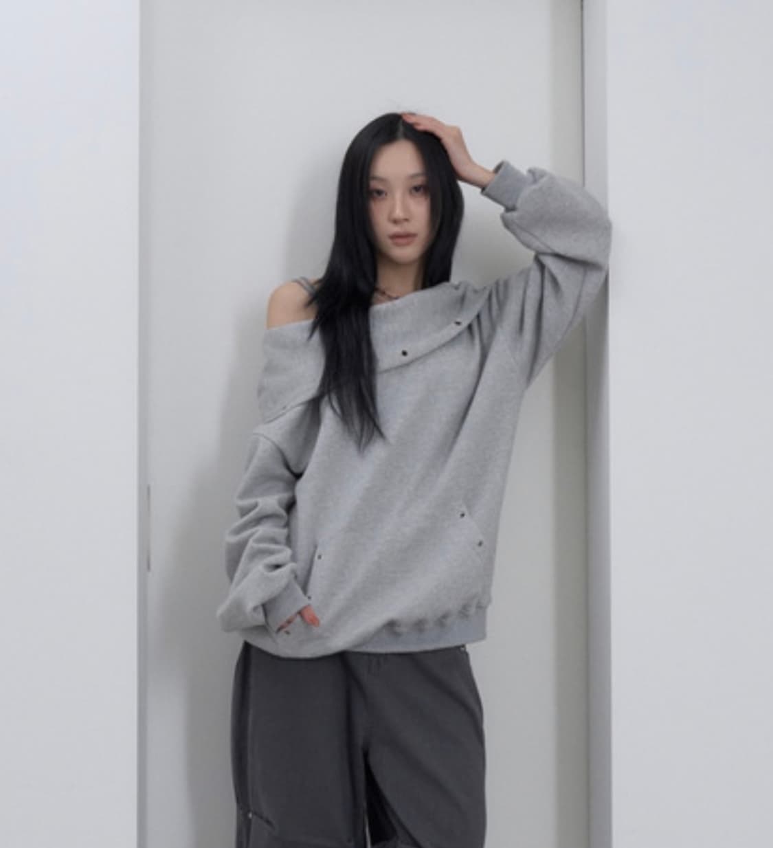 로웨어 아일렛 오프숄더 후드 그레이 상품이미지2