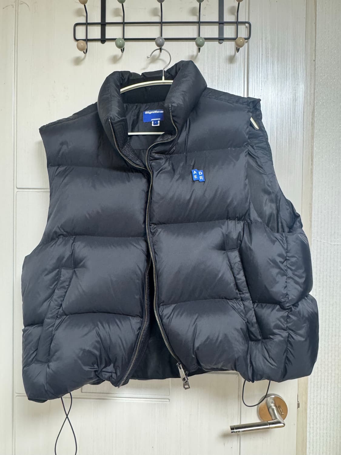 아더에러 시그니피컨트 조끼패딩 상품이미지1