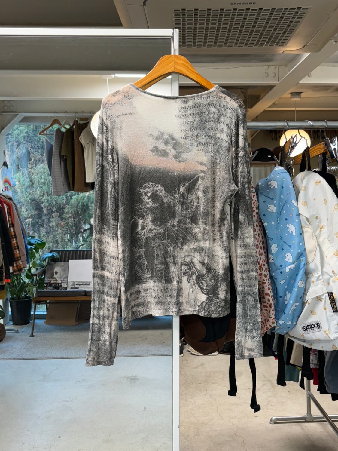 &.Eycia 프린트 롱슬리브 상품이미지2