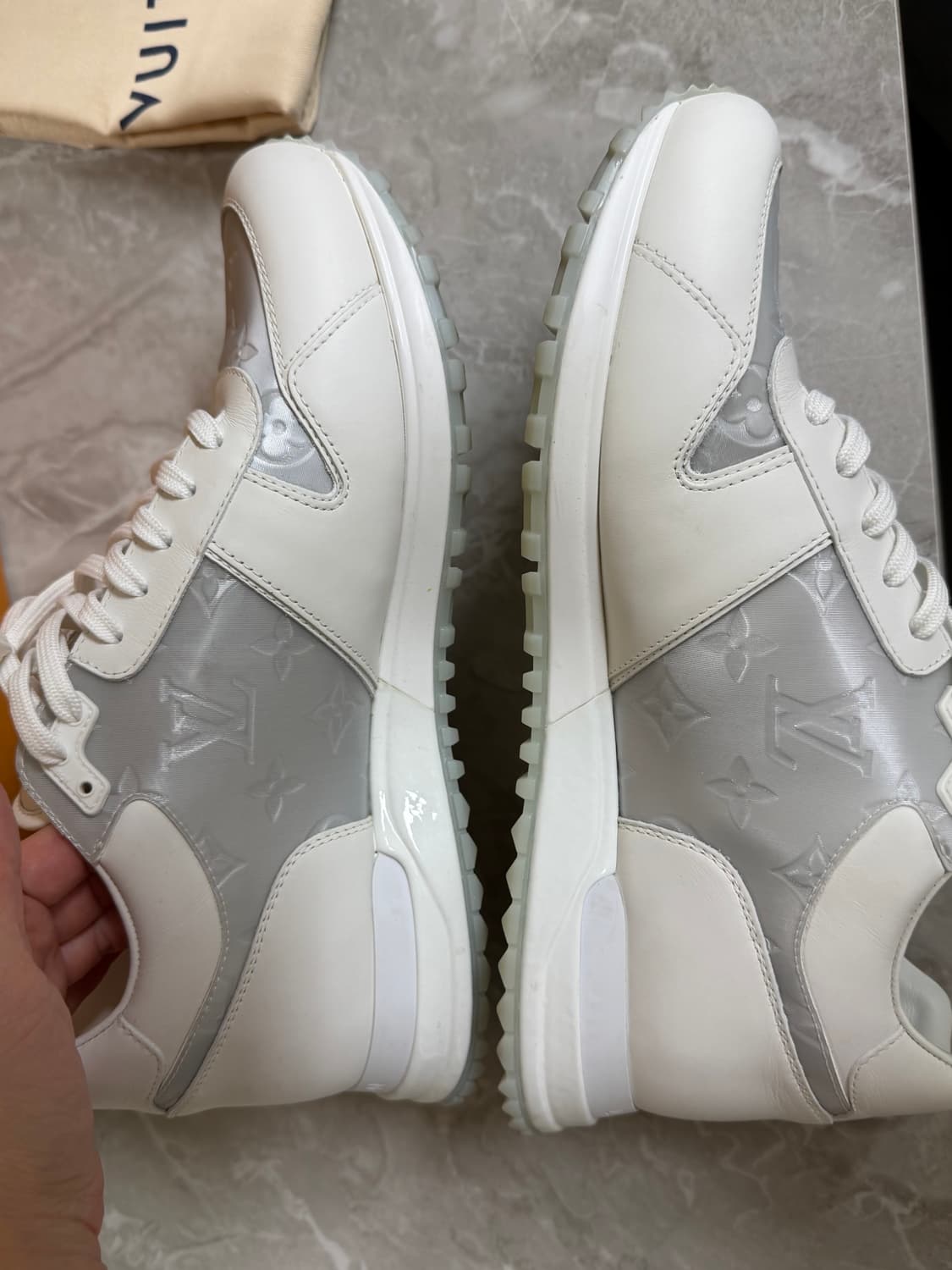 (1회 착용, 새상품급) 루이비통 런 어웨이 화이트 스니커즈 8사이즈 상품이미지4