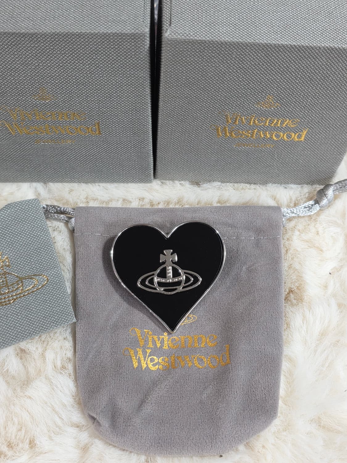 빈티지 블랙 하트 비비안브로치 상품이미지1