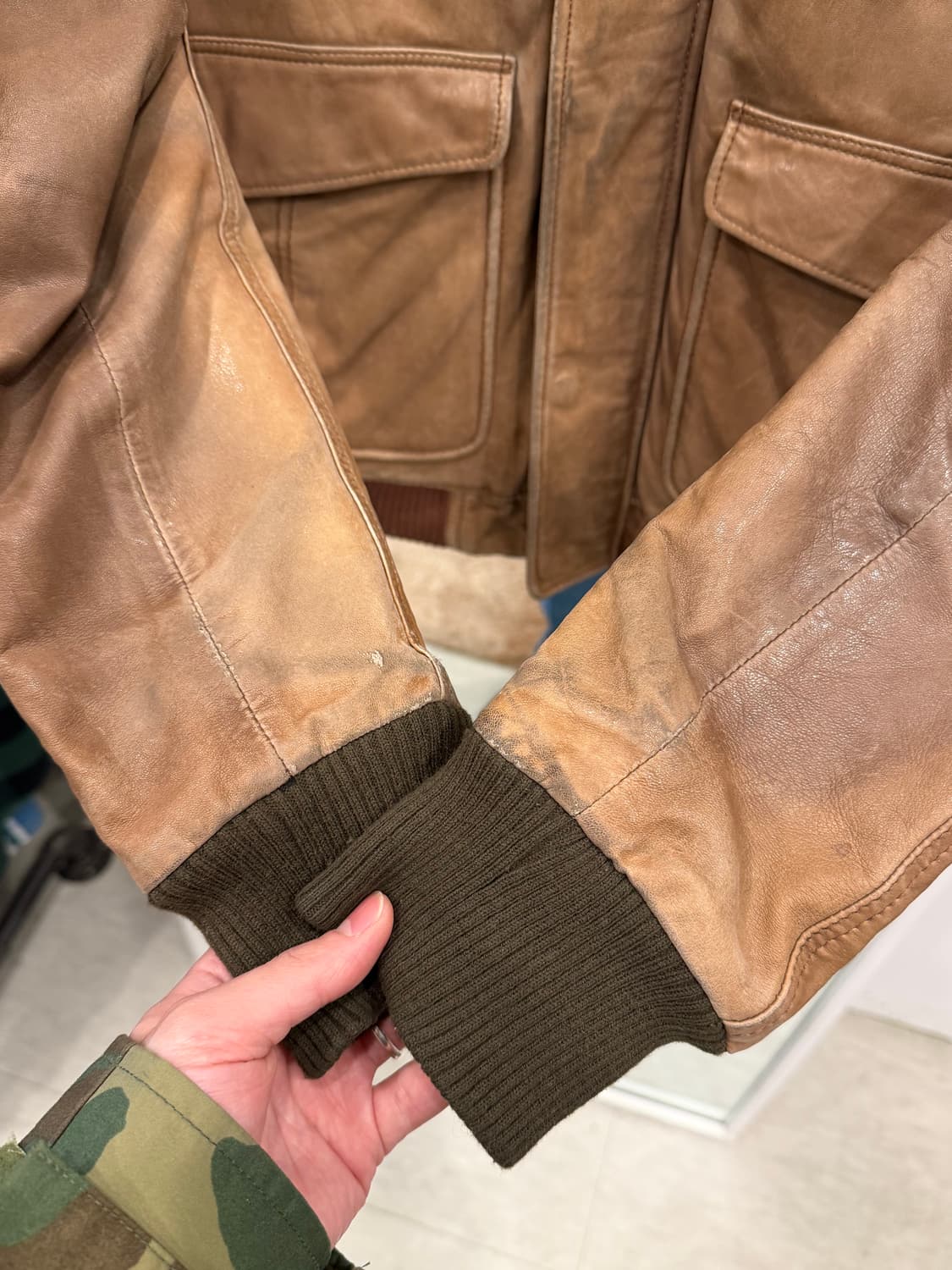 00s Tommy Hilfiger 타미힐피거 A-2 레더 자켓 상품이미지3