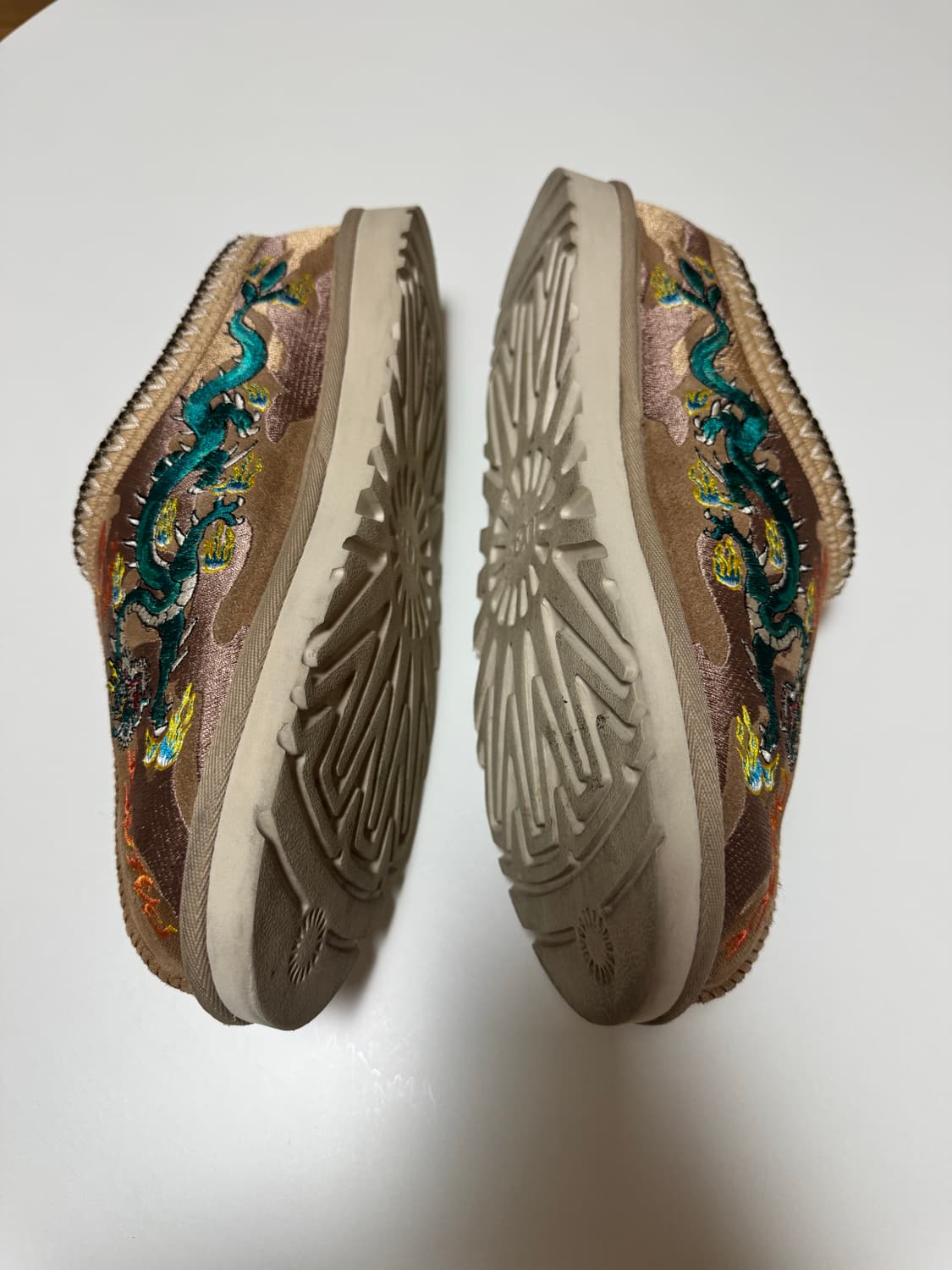 팔라스 x 어그 타스만 체스트넛 카모 미친 가격에 판매합니다! 상품이미지2