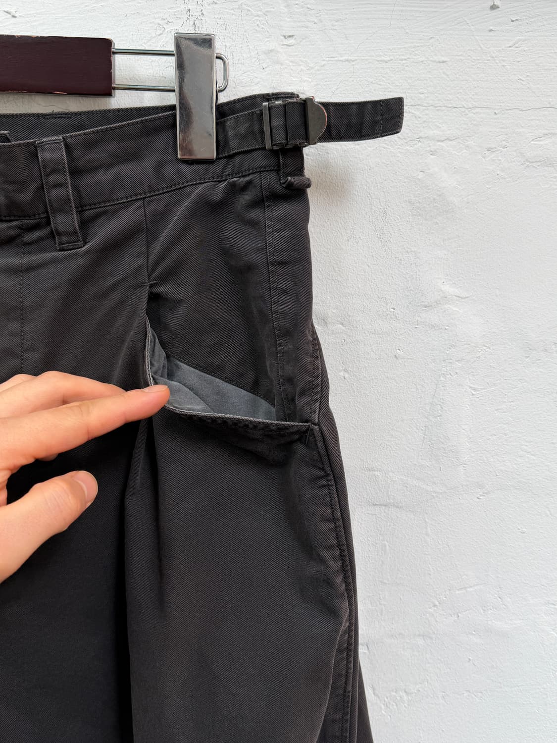 POLYTERU 폴리테루 쓰리다트 치노팬츠 차콜 1 상품이미지4