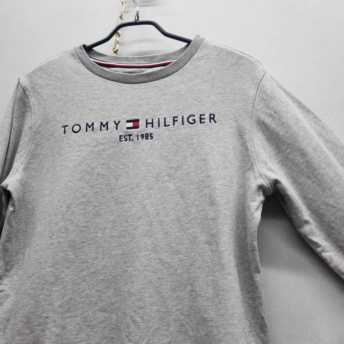 타미힐피거 빅로고 자수 맨투맨 M 상품이미지3