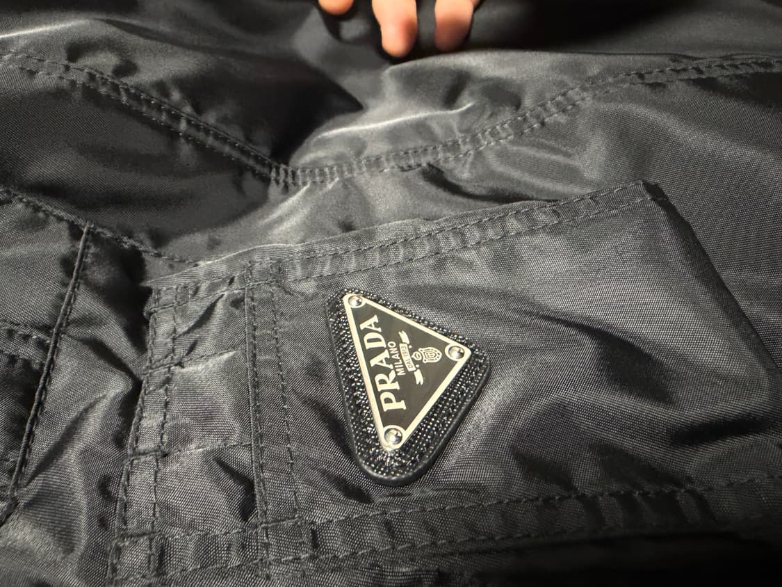 프라다 25SS 리나일론 봄버 M 상품이미지5