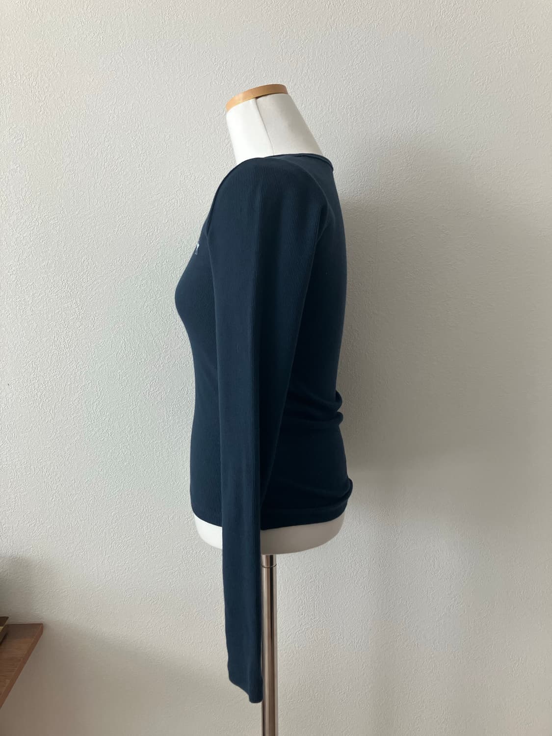 아베크롬비 네이비 골지 긴팔티셔츠 롱슬리브티 딱붙핏 상품이미지3