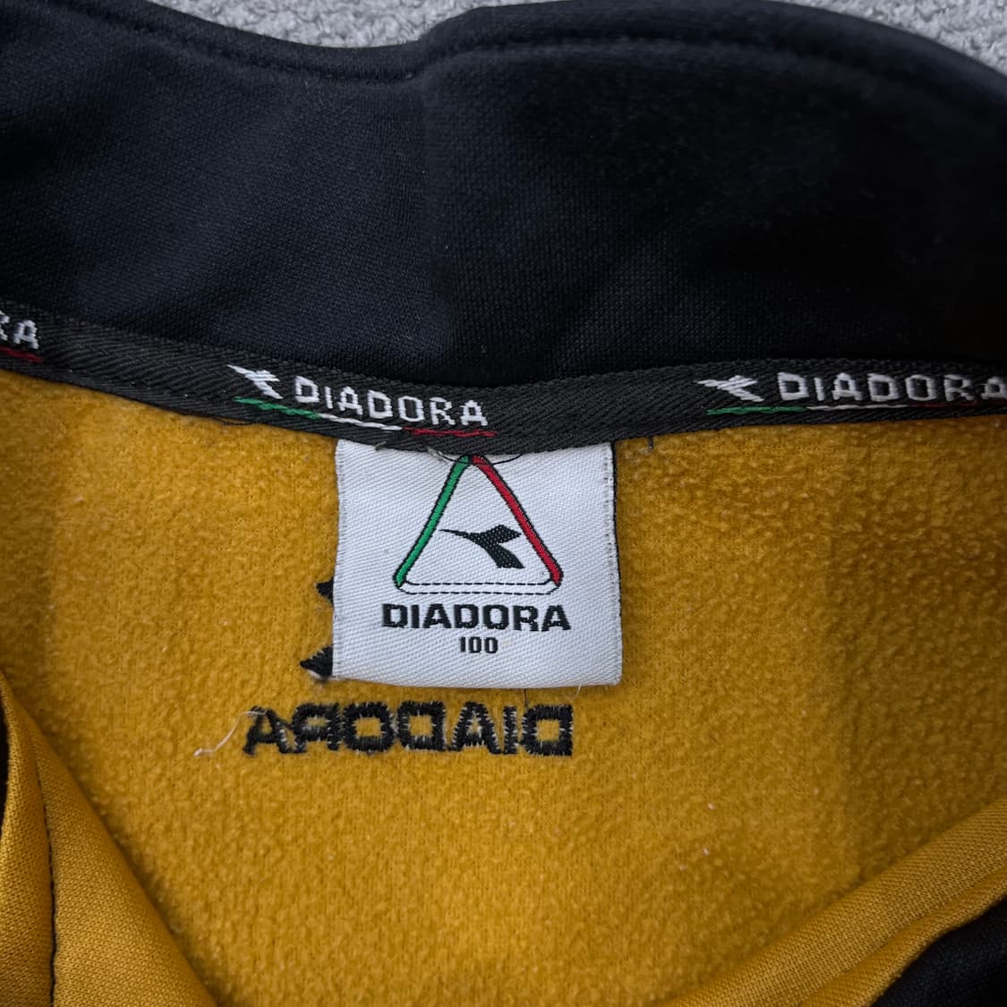 100 디아도라 반집업 티셔츠 상품이미지5