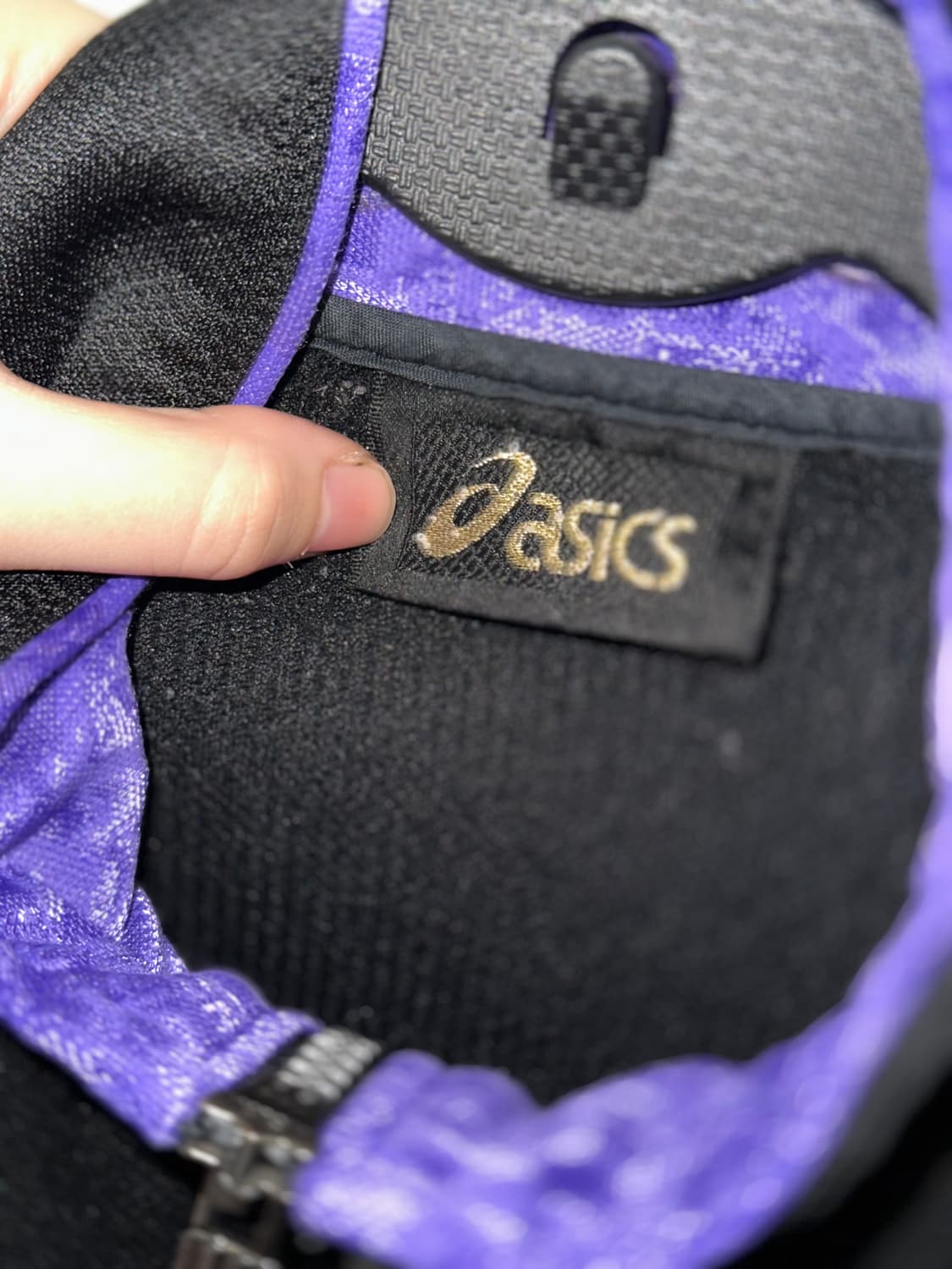 아식스 블랙퍼플 하이넥 크롭 자켓 상품이미지2