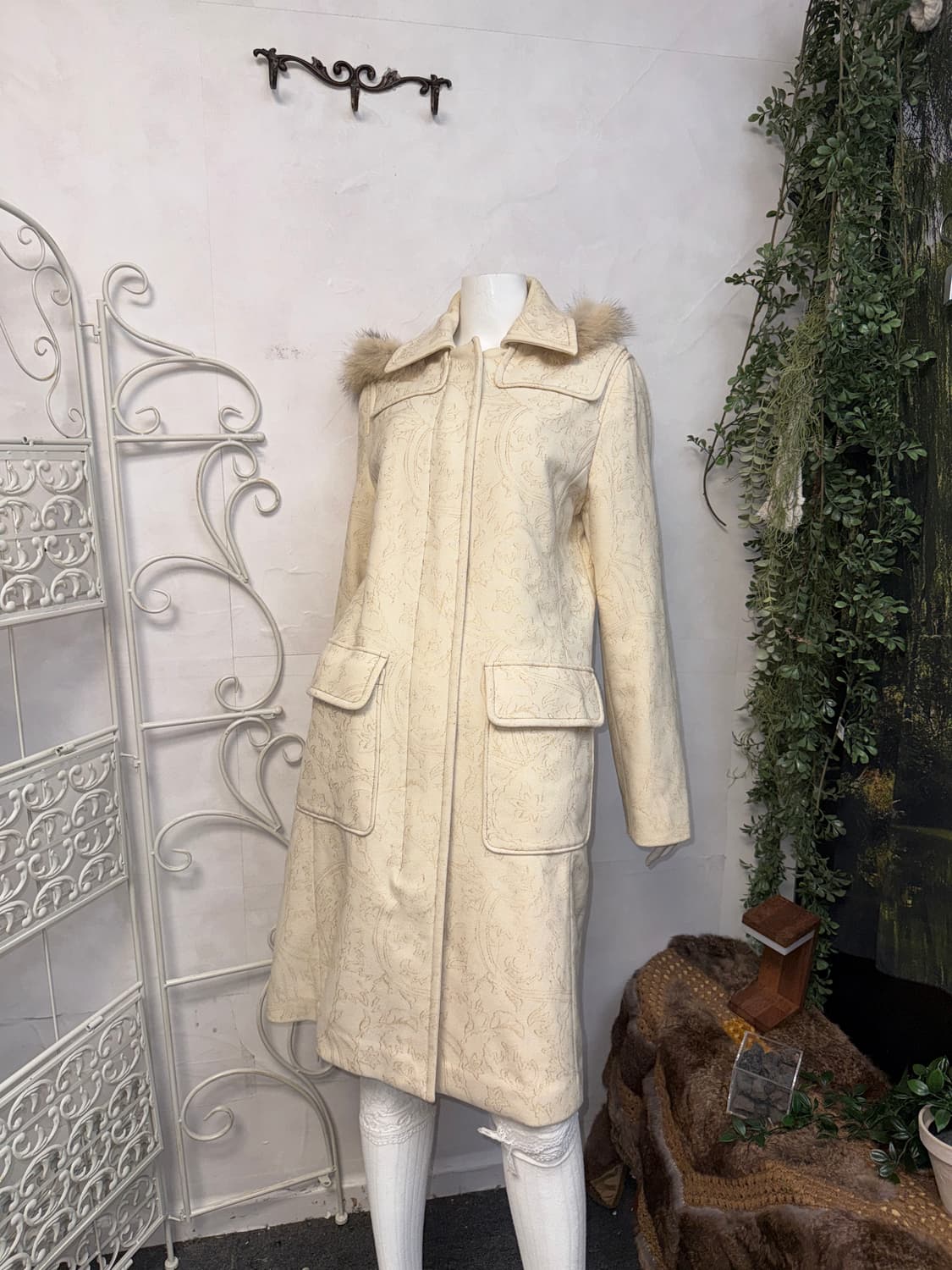 ESCADA ivory oriental wool coyote fur 코트 상품이미지8