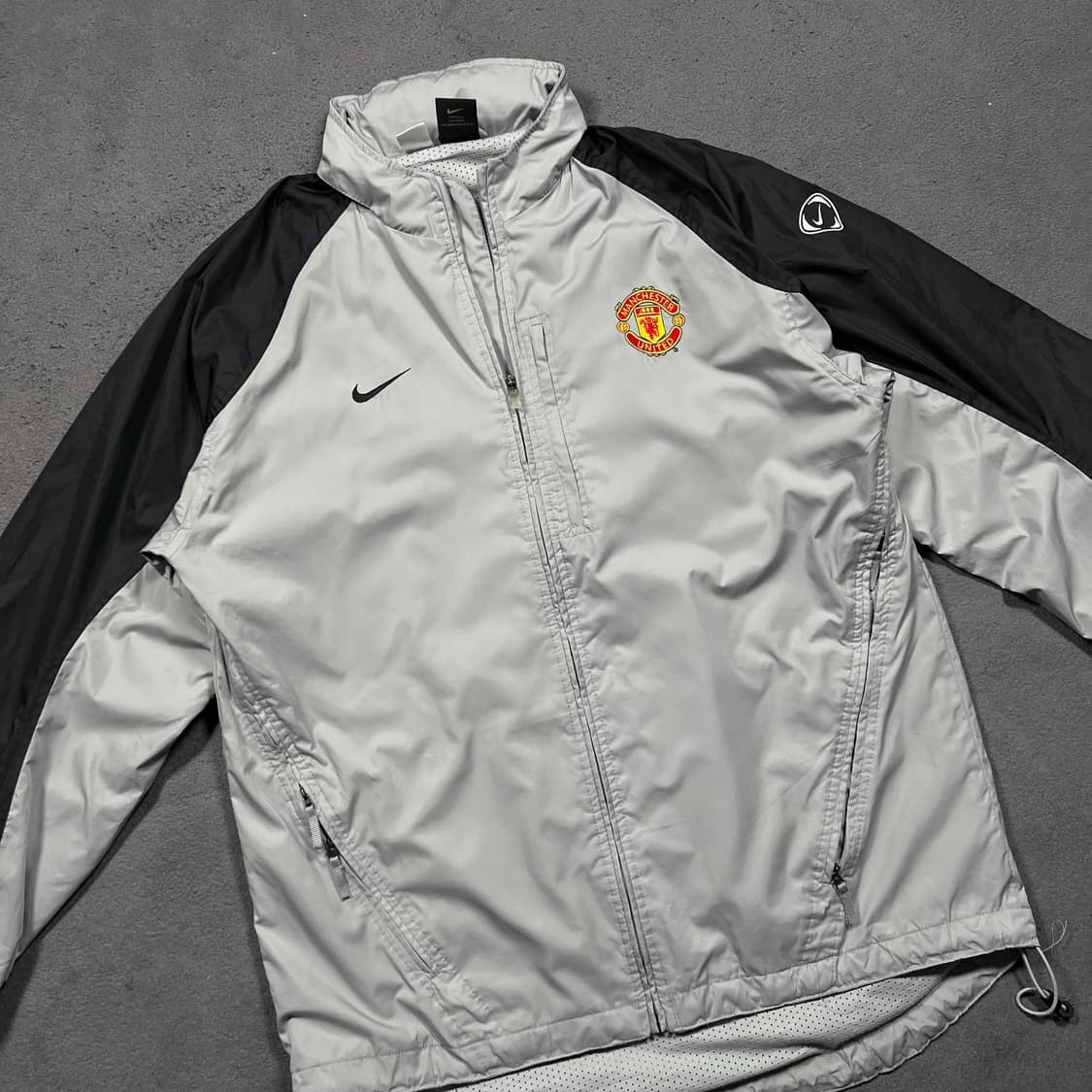 나이키 02-04시즌 맨체스터 유나이티드 보다폰 바람막이 상품이미지2